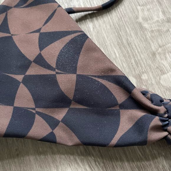 Skatie• ‘Betsy’ Bikini Top in Honolulu Print - Picture 6 of 15